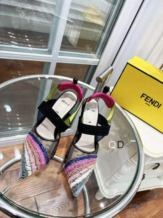 Picture of Fendi Shoes _SKUFendisz35-4285127.5cmGDT0139